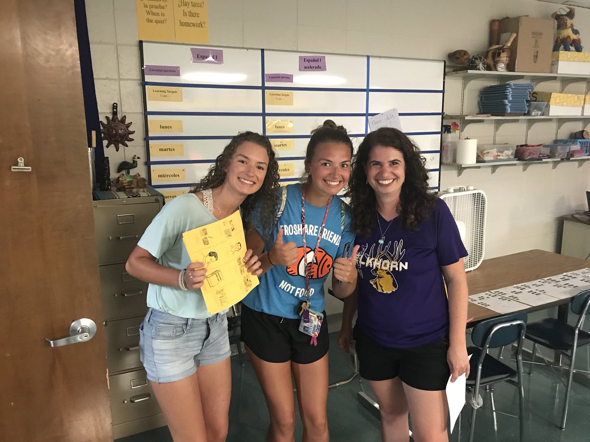 LookingForMCB's tweet photo. Senora Adams’ class isn’t waiting until the first day to learn! #EAHSGO #startlearningnow https://t.co/Mx0UTBewqb