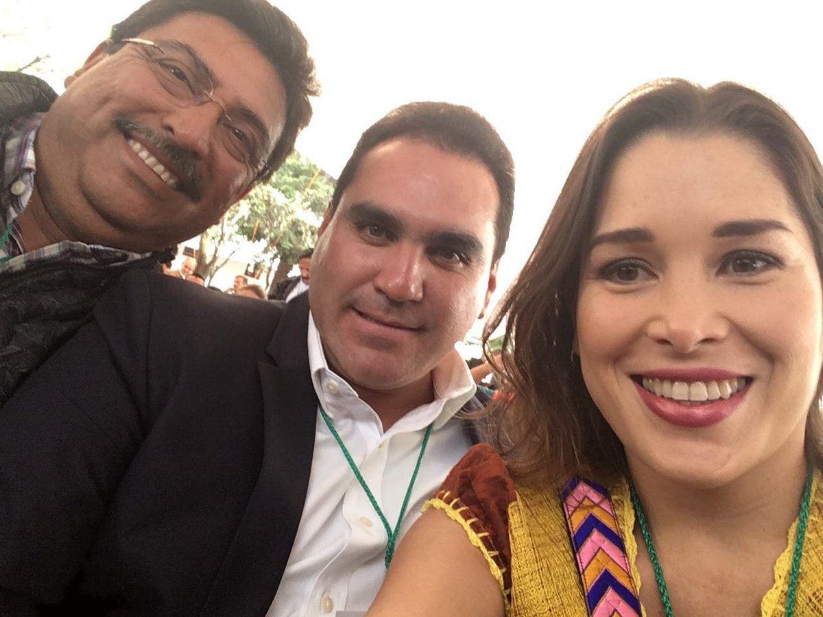 XimenaPuente's tweet photo. Enhorabuena @hernandezderas por la toma de protesta como Presidente del @CNC_CEN. https://t.co/OIAKbryrT2