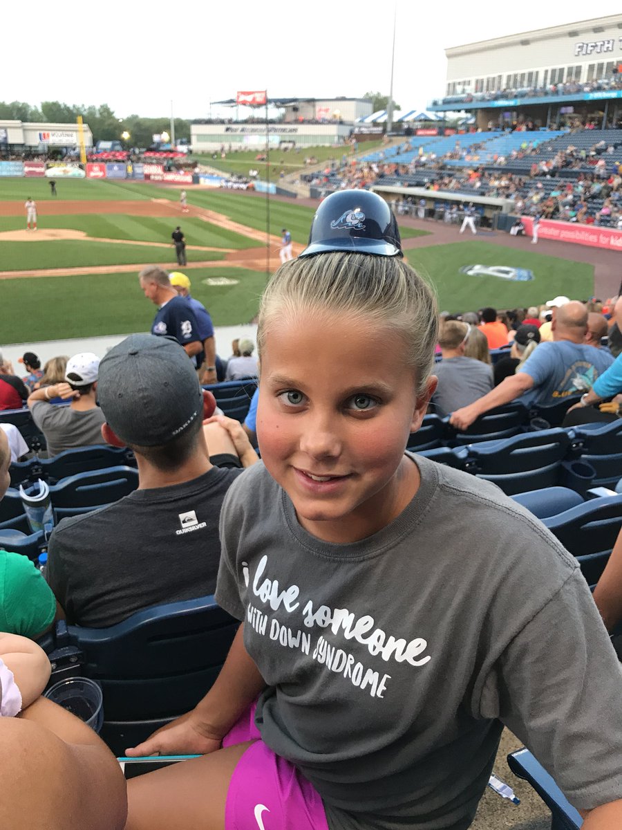 5strfrogsplash's tweet photo. chilling @wmwhitecaps game! https://t.co/Gu2iZCIkaU