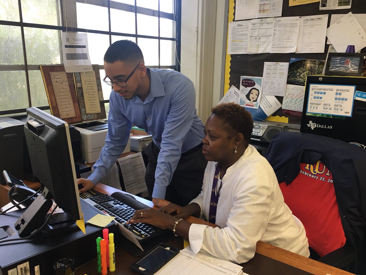 trinamwright's tweet photo. I am honored to be working with an amazing group of College Readiness Advisors! #HISDwelcomeback #Kashmere #HoustonMSTC #Washington #Worthing @HISD2College @KashmereHS @WorthingColts1 @SHMSTC @BTW_Houston https://t.co/qYBkiM3Dqz