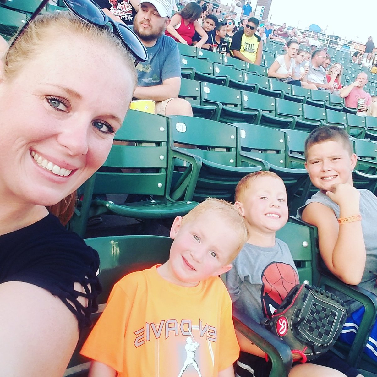 Ashleelasha's tweet photo. enjoy a beautiful night at the ballpark with my 3 fave baseball players.. GO @indyindians !! #RollTribe #mytribe #indiansgame https://t.co/myOGjVM1UJ