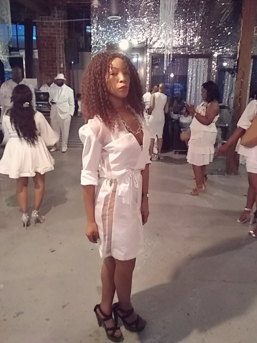 karenlechelle's tweet image. Model: #KarenLeChelle
Agency: #GreatEntertainmentInc
Designer: #WisperCouture