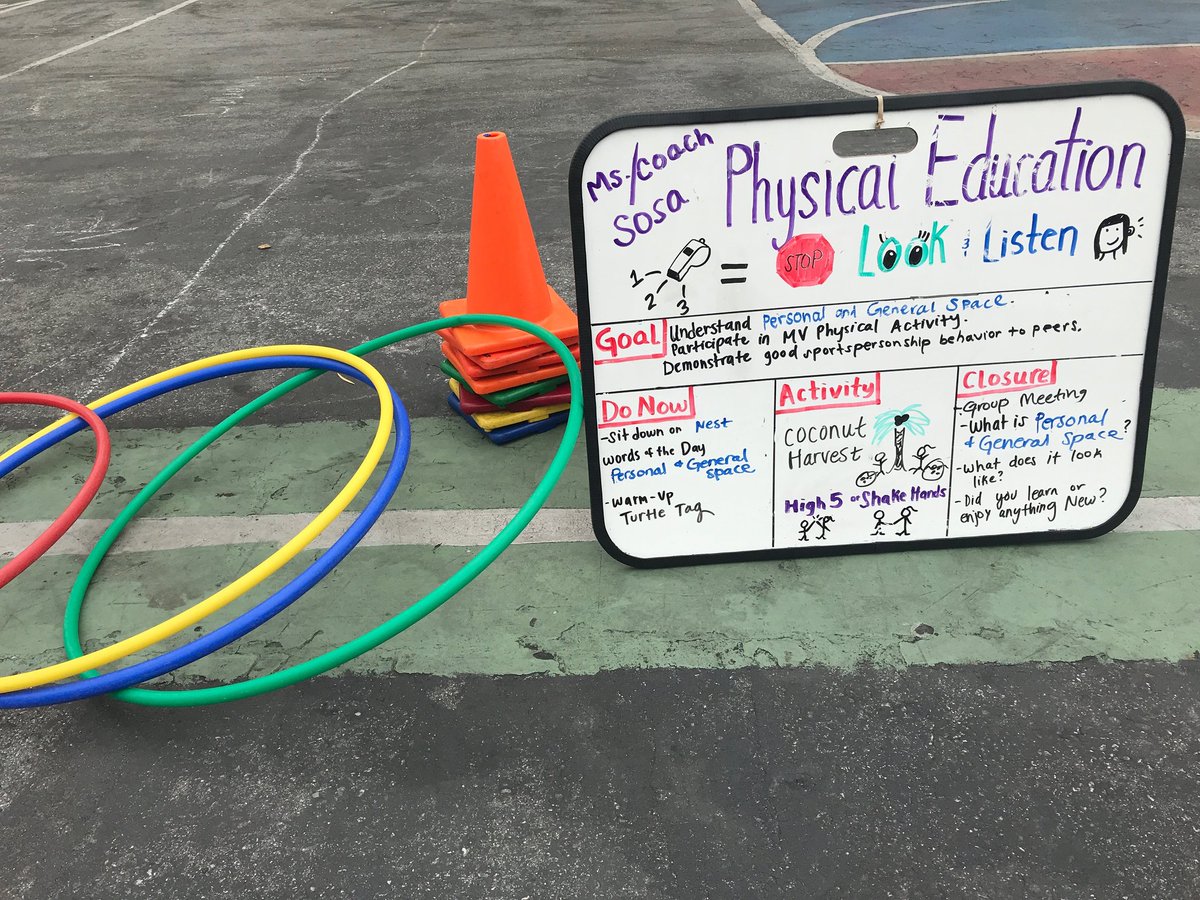 SFUSDPE's tweet photo. 1st year Teacher, Ms. Sosa, is doing a great job at John Muir!! Keep up the good Work! Day 6 in the books @SFUSD_Supe #KeepSFmoving https://t.co/rWWgK4T2Kb