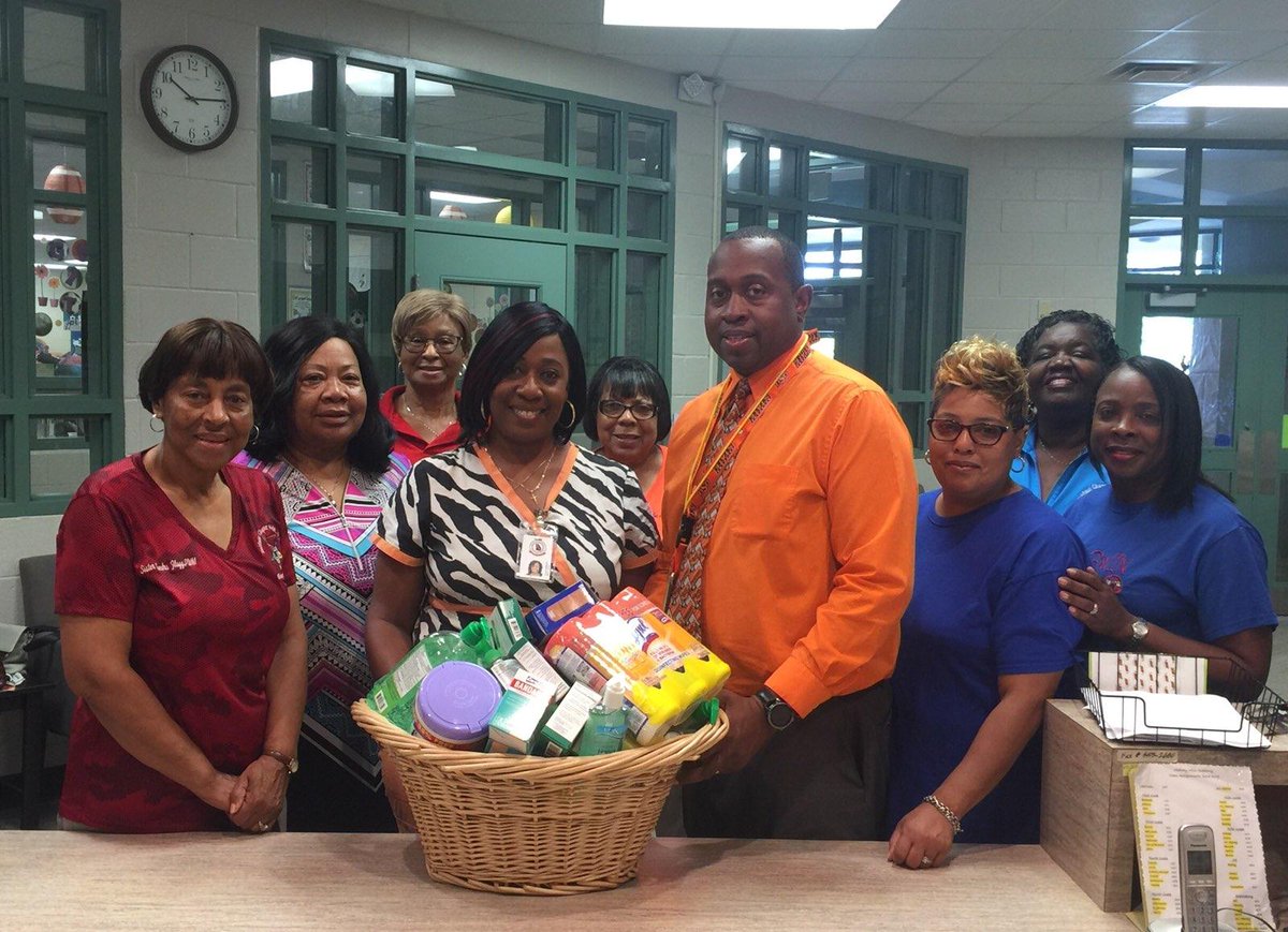 Midway Hills Academy tweet media