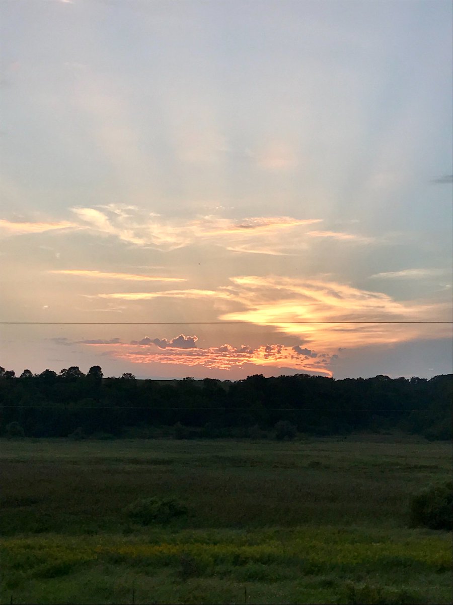 KellyKnoxrocks's tweet photo. #parksidepicturechallenge 
#sunset
#myfrontpatioview https://t.co/awX7hT73yH