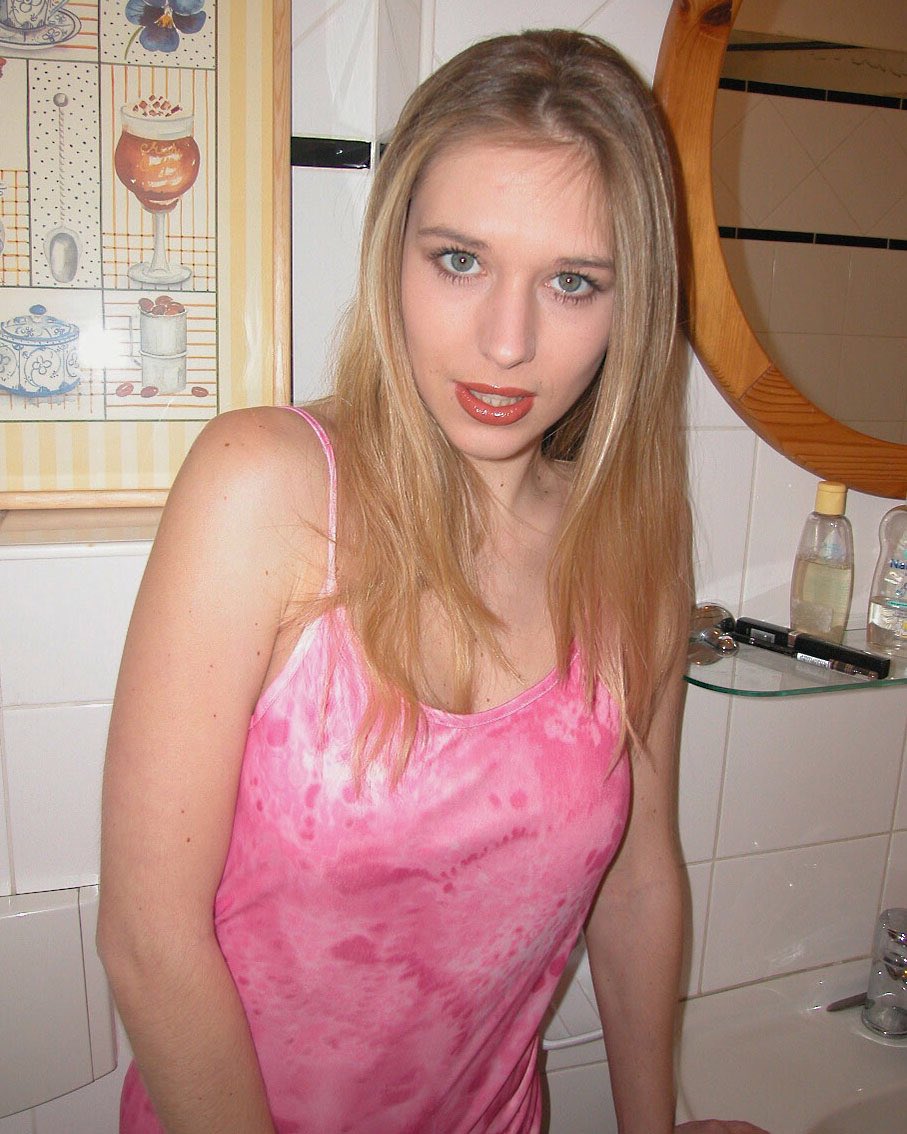 ClaudeChristian's tweet photo. Mandy by Claude https://t.co/FUiOjMDdbq #modeoftheday #blondehair #blonde #submissive #submission https://t.co/QqnsYbTyQ7
