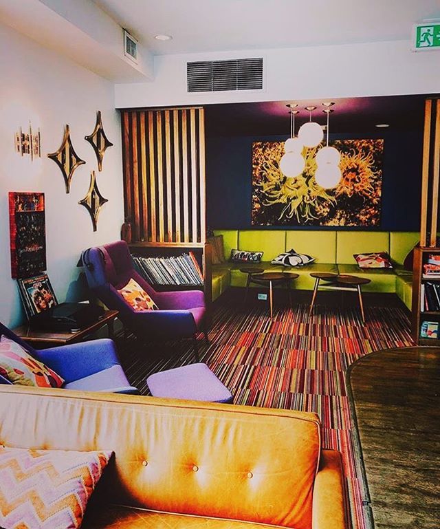 thehotelzed's tweet image. We aren't afraid of a little colour pop over here. Pic by @lschelle 🎨
.
.
#hotellobby #lobby #lobbydecor #interiordesign #retrochic #bright #colorpop #colourpop #hotelgram #instahotel #rebelsagainsttheordinary #makingmotelscoolagain ift.tt/2NmTy3D