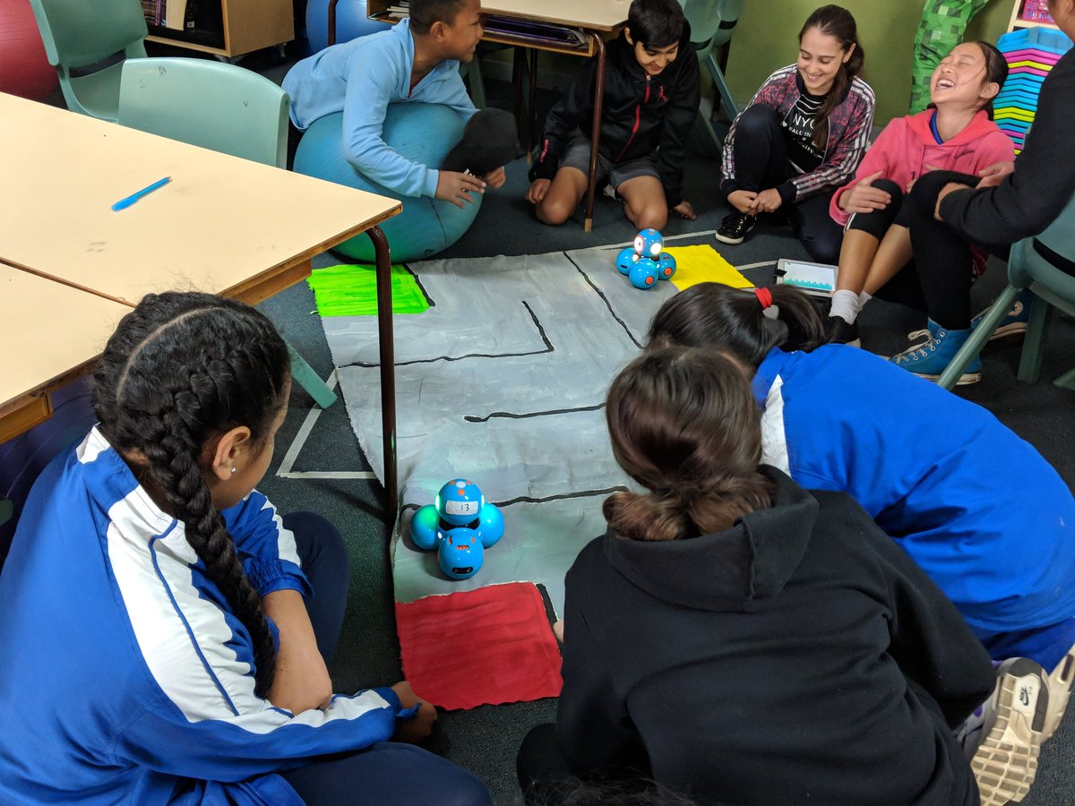 FPS1895's tweet photo. Day 2 of non campers using the Blockly app to code the Dash robots. @wonderworkshop @TechwMissHalil #dashrobots #fpsrobots https://t.co/mA0zZK6OwS