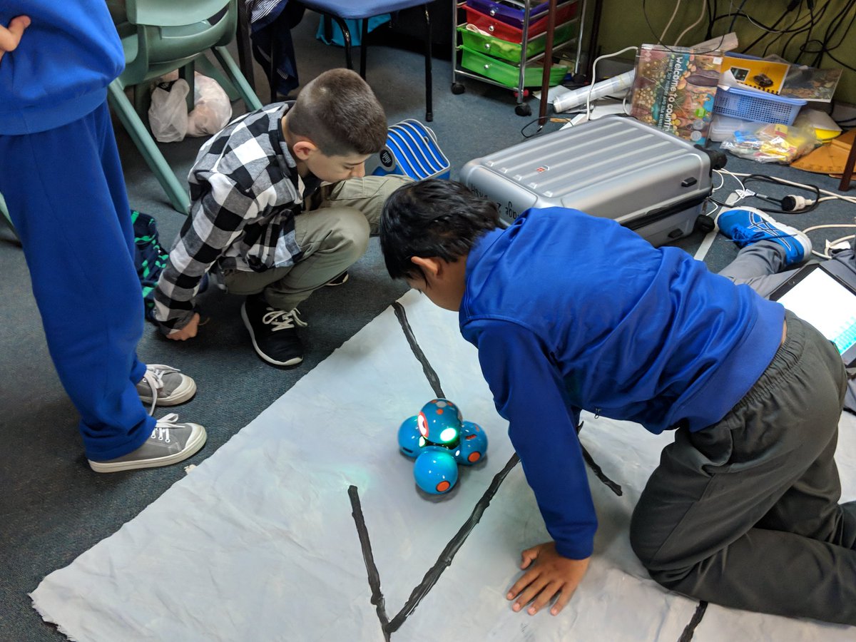 FPS1895's tweet photo. Day 2 of non campers using the Blockly app to code the Dash robots. @wonderworkshop @TechwMissHalil #dashrobots #fpsrobots https://t.co/mA0zZK6OwS