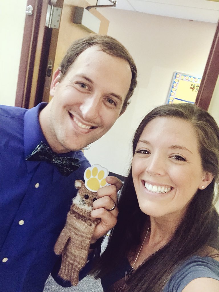 mrs_khahn's tweet photo. Double the schools, double the fun! #babybumprat #ratpackneversaysdie #flatstanleyrat #visitingtuckerrat @MissVaughn105 @mrs_khahn @MrTroutsclass @MrTuckersRoom https://t.co/os88pZLUHv