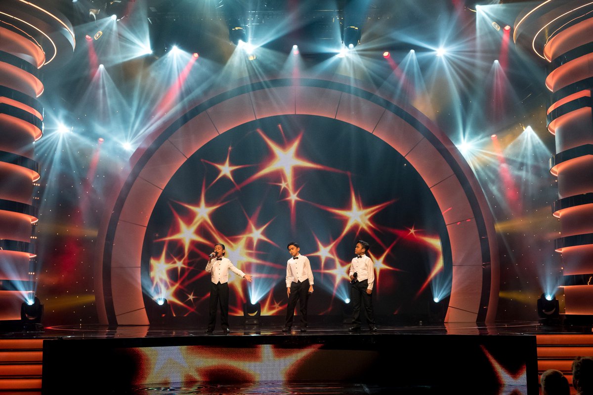 Channel7's tweet photo. Happy #LittleBigShotsAU day! Get ready to be entertained by this gorgeous boy band from the Philippines TNT. Watch them and all the other amazing acts show off their talents tonight 7.00.   🎤 https://t.co/nEas0BrbNT