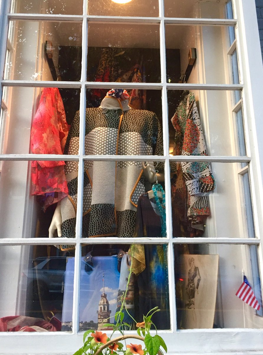 HobanGirl's tweet photo. Window shopping along #CameronStreet ... ooh, fine Italian cashmere and leather. #bliss #eclectic #OldTown #Alexandria https://t.co/660dChcLtN