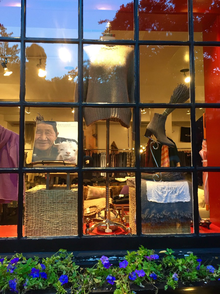 HobanGirl's tweet photo. Window shopping along #CameronStreet ... ooh, fine Italian cashmere and leather. #bliss #eclectic #OldTown #Alexandria https://t.co/660dChcLtN