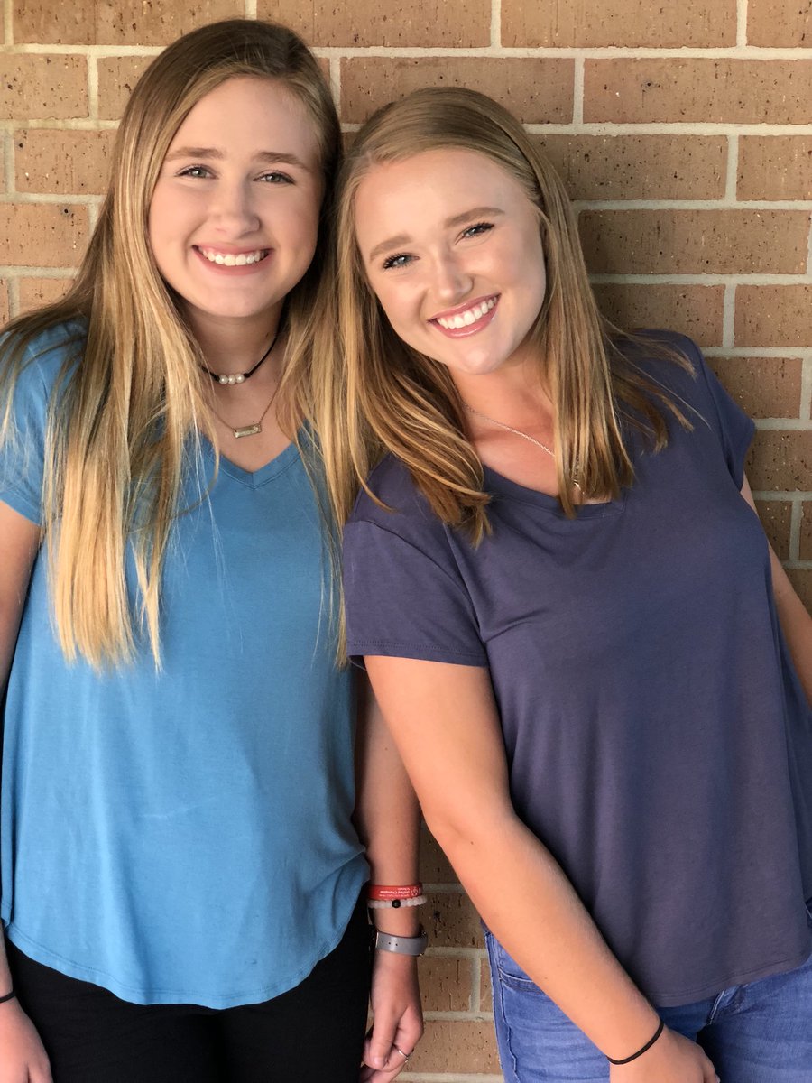laurendenise00's tweet photo. Her first day of school and my last first day 💕 https://t.co/DPn0PTItQN