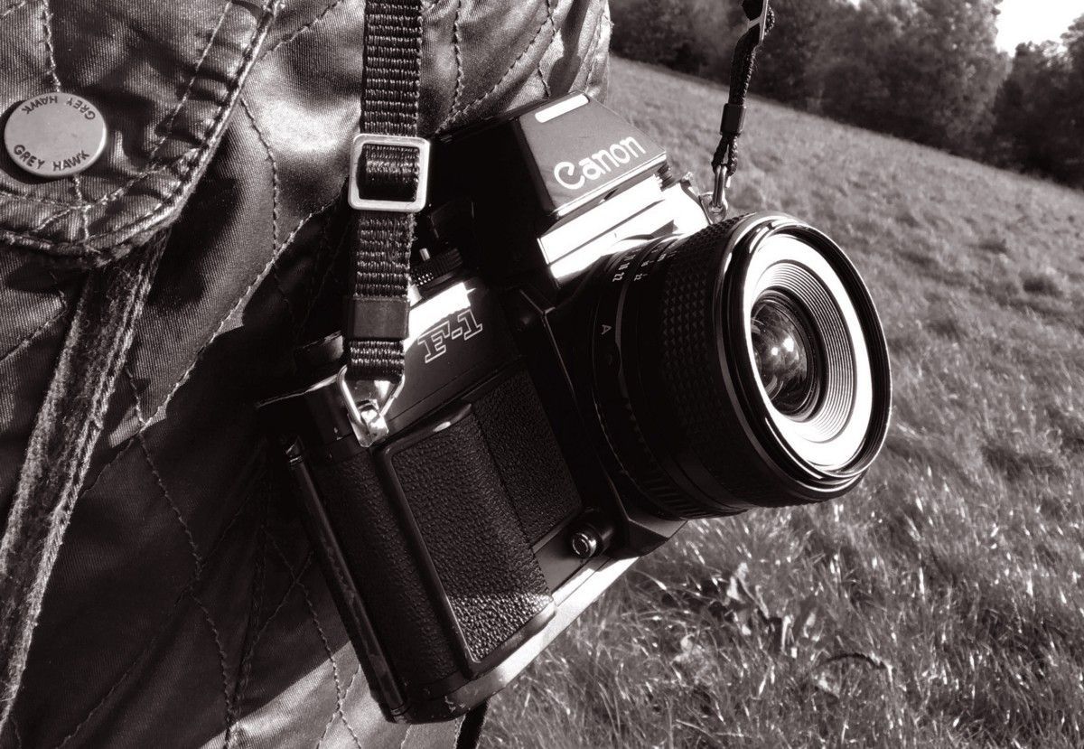 WorldPressPhoto's tweet photo. "Before you even pick up your camera, you need to see in black and white first," some tips from photographer and journalist @davidcorfield on how to get back to basics. Read more in our online magazine Witness: https://t.co/s02strymYR https://t.co/ylUnVjfzaa