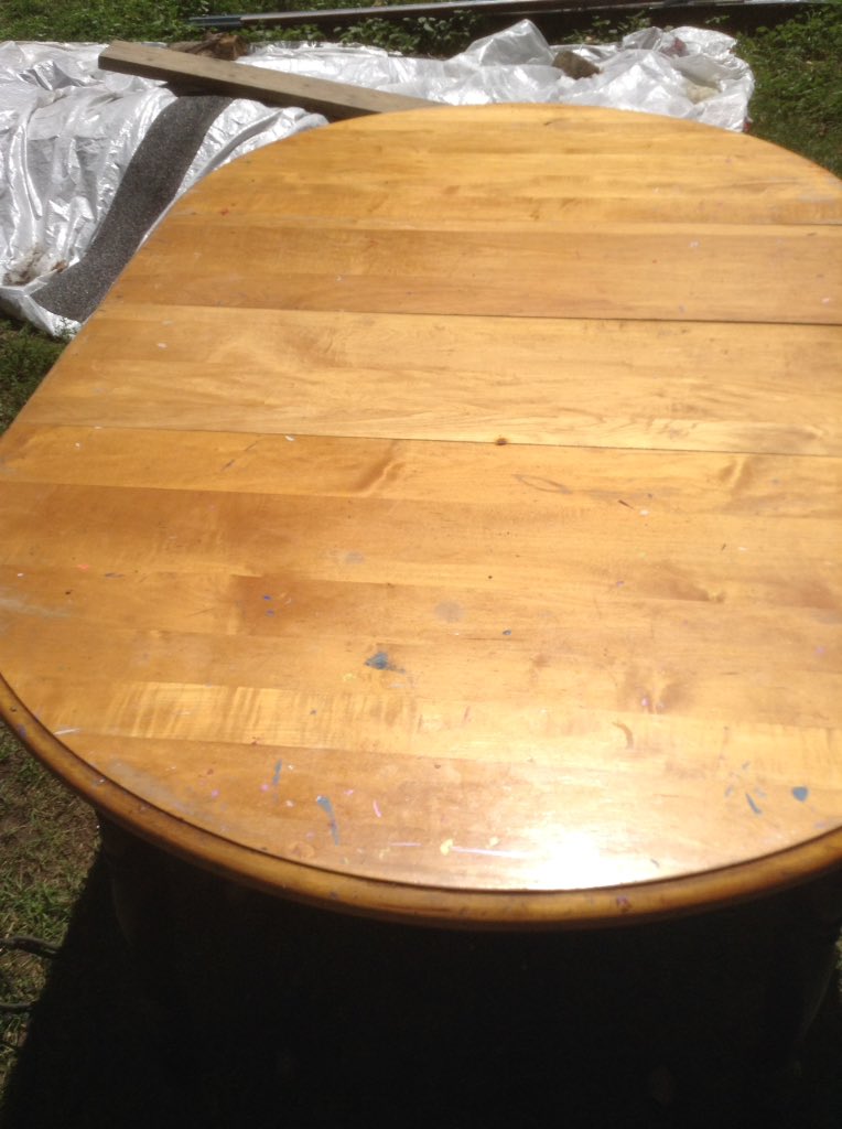 saraemorrow's tweet image. This summer I refinished my kitchen table and main door. I have never done anything like this before and so happy with the outcome. I wish I was able to share this with my dad. He would have loved it. #nevertoooldtolearnnewtricks #hugyourdad #summerofprojects