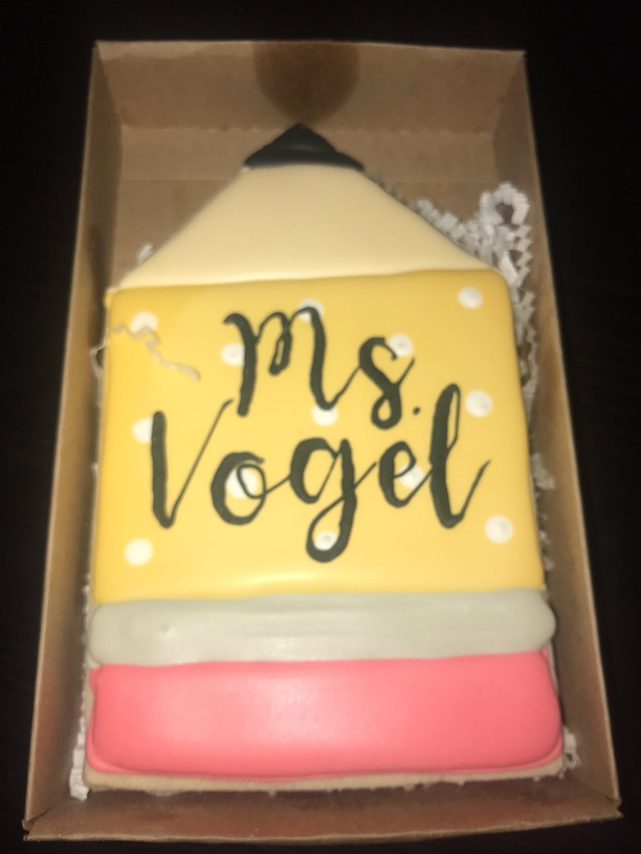 First day treats for the teacher! This is the cutest cookie I’ve ever seen! We had an amazing first day! Let the learning begin #gleasonproud <a href="/GleasonFifth/">5th Grade at Gleason</a>