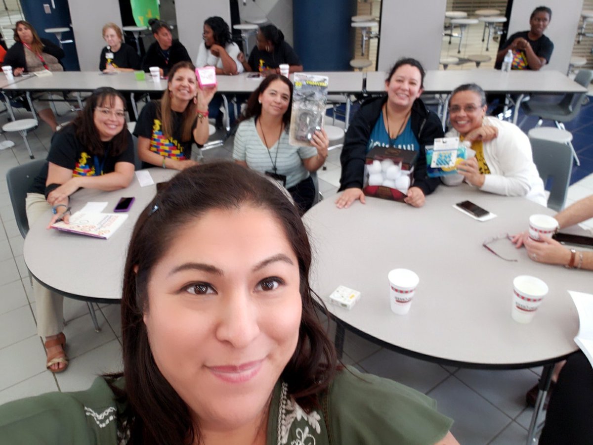 EGhananim's tweet photo. First day of school! First grade teachers excited to meet our new kids! #tippsback2school https://t.co/cU612G6AW4