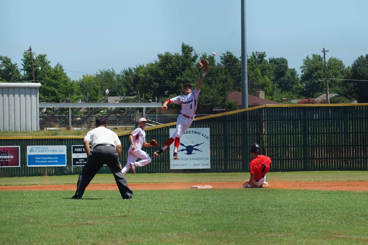 arprospectcoach's tweet photo. 2020 Prospect MI/OF Bradyn Clark is an athlete #he caught it ⁦@ARPROSPECTS⁩  ⁦@ARProspects2020⁩ https://t.co/ObRIRINaYH
