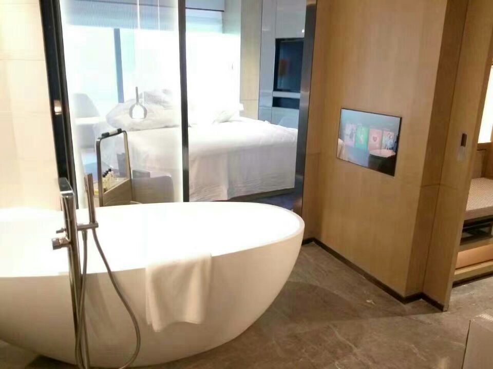 OnlyLiu1's tweet image. bathroom tv