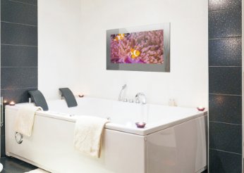 OnlyLiu1's tweet image. bathroom tv