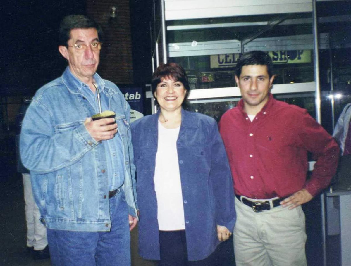 FUERZA FLACO!!!!...
Omar está en recuperación y en éstas horas sería trasladado a una sala común. Hoy circularon falsos rumores sobre su salud.
El mejor de los deseos; el cariño enorme al compañero de ruta. por más de una década. ARRIBA FLACO!!!  Y Mil Graciass...