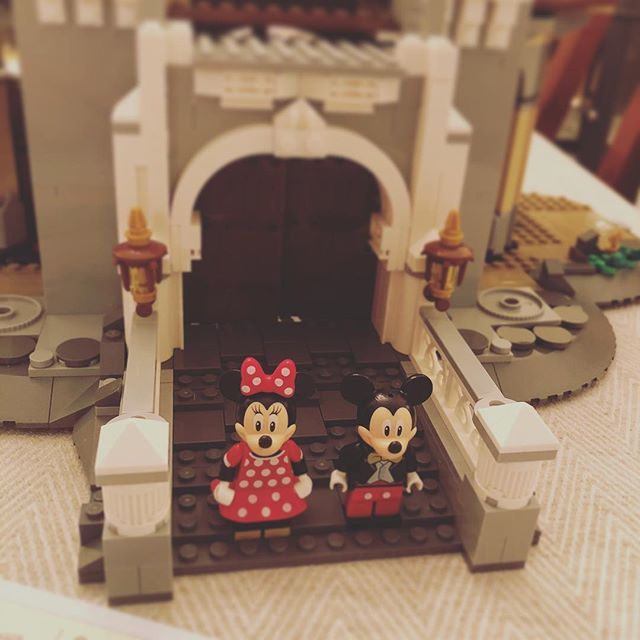 emskyrooney's tweet photo. Making progress!  #disneylego #lego #disneycastle #disneyobsessed #waltdisneyworld #disneyworld #disneymama #disneyishome #disneylover #happiestplaceonearth #magickingdom #disneyfamily #disneygram #instadisney #mickey #wdw #disneylove #disneyfan #disneyc… https://t.co/rTfQHVBsH1 https://t.co/RXmz1Tfymt