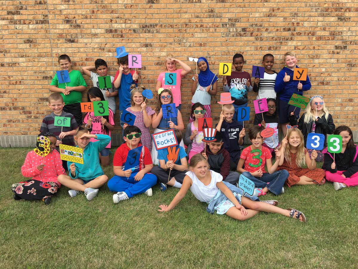 3rdGradeCentury's tweet photo. Great, first day in third grade!  #centurygf #gfschools #gopatriots https://t.co/lM9xiHo5wS