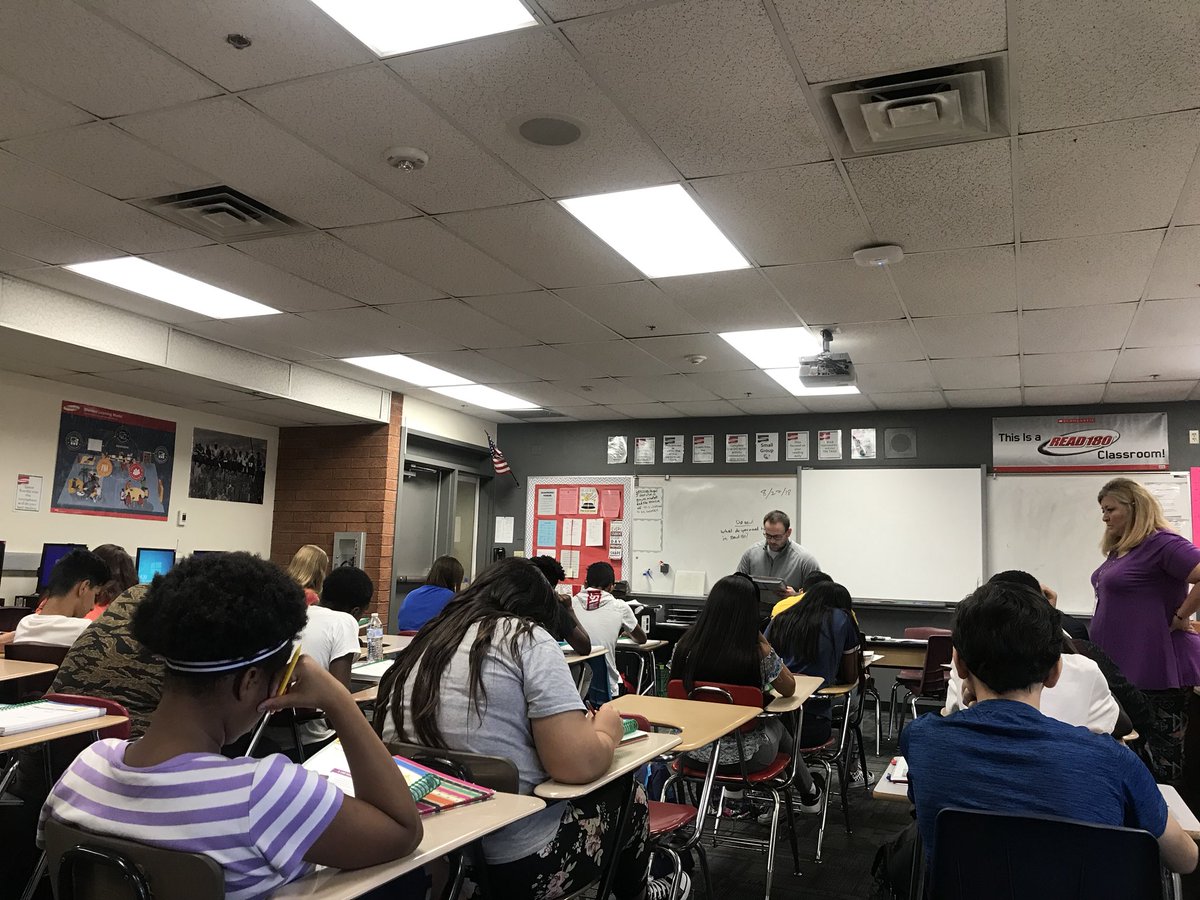 TeachingPeoria's tweet photo. Mr. Augustine and Ms. Jenkins from @IronwoodHS led students through an informational text during the whole-group portion of their Read180 class today. Amazing!#PeoriaUnifiedPride https://t.co/xRsZ826xQf