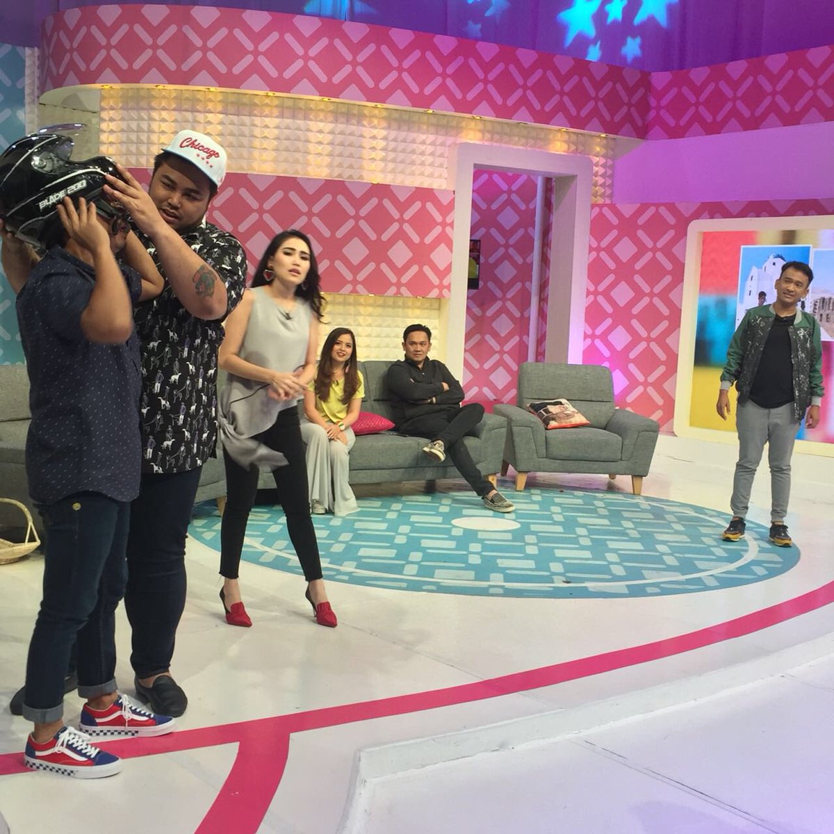 TRANSTV_CORP's tweet photo. Selalu ada keseruan di BROWNIS! 

Jangan lewatkan BROWNIS siang ini mulai pukul 13.00 WIB di #TRANSTV. https://t.co/e18nUumvoZ