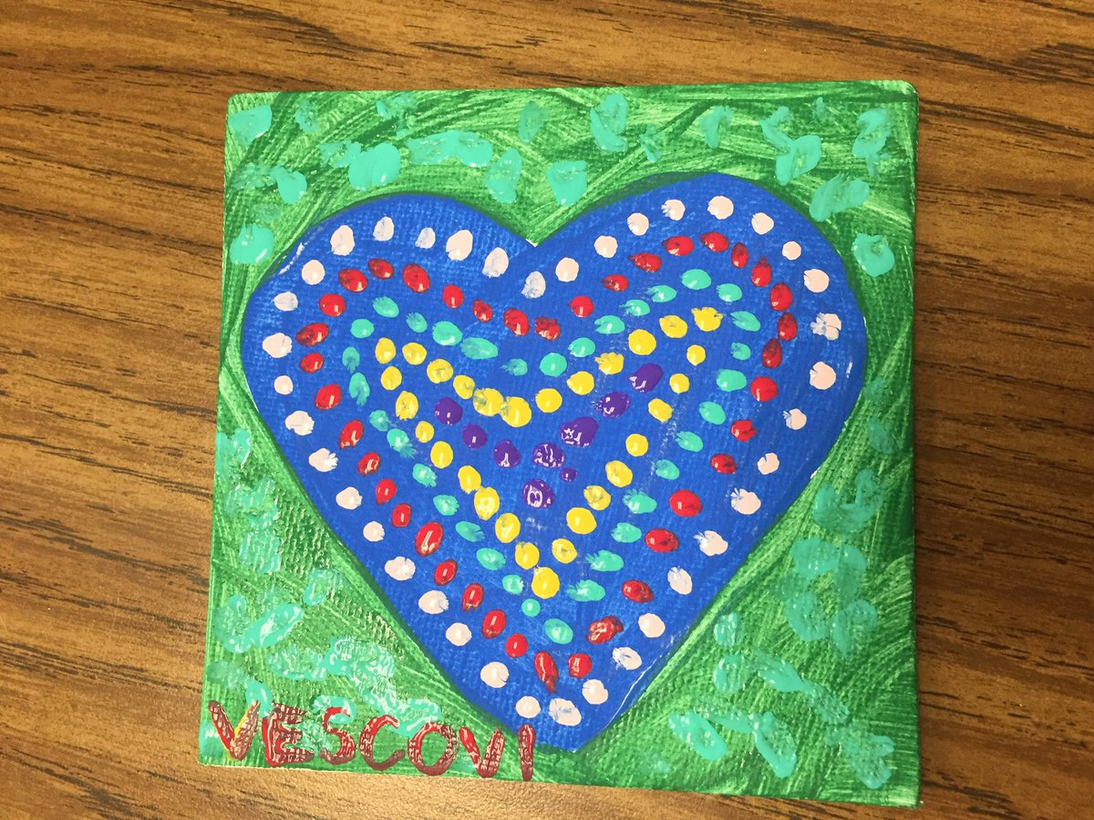 BryantGGUSD's tweet image. Keeping with @GGUSD’s theme to teach with ❤️, Bryant teachers expressed their creative sides today. #heartprint #tinyhearts #expression