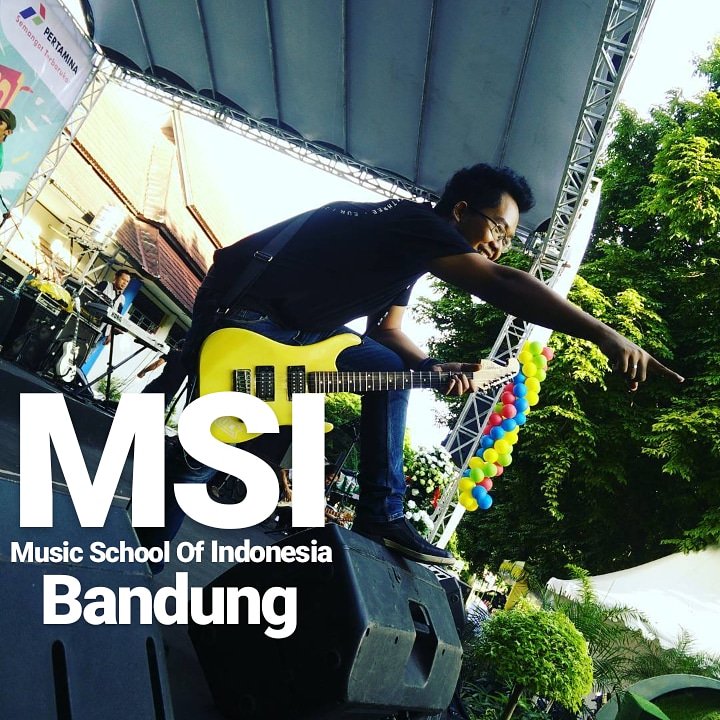 msi_school's tweet photo. Do you want to learn how to play guitar?
Check out @adydaniarsa Guitar teacher MSI Bandung
For info : 082116101519
#solosection #leadguitar #guitarlessons #guitarsarebetter #guitarist #guitar #msischool #msiclass #msibandung #sekolah #sekolahmusik #sekolahmusikbandung #infobdg https://t.co/fBsJ22uQCn