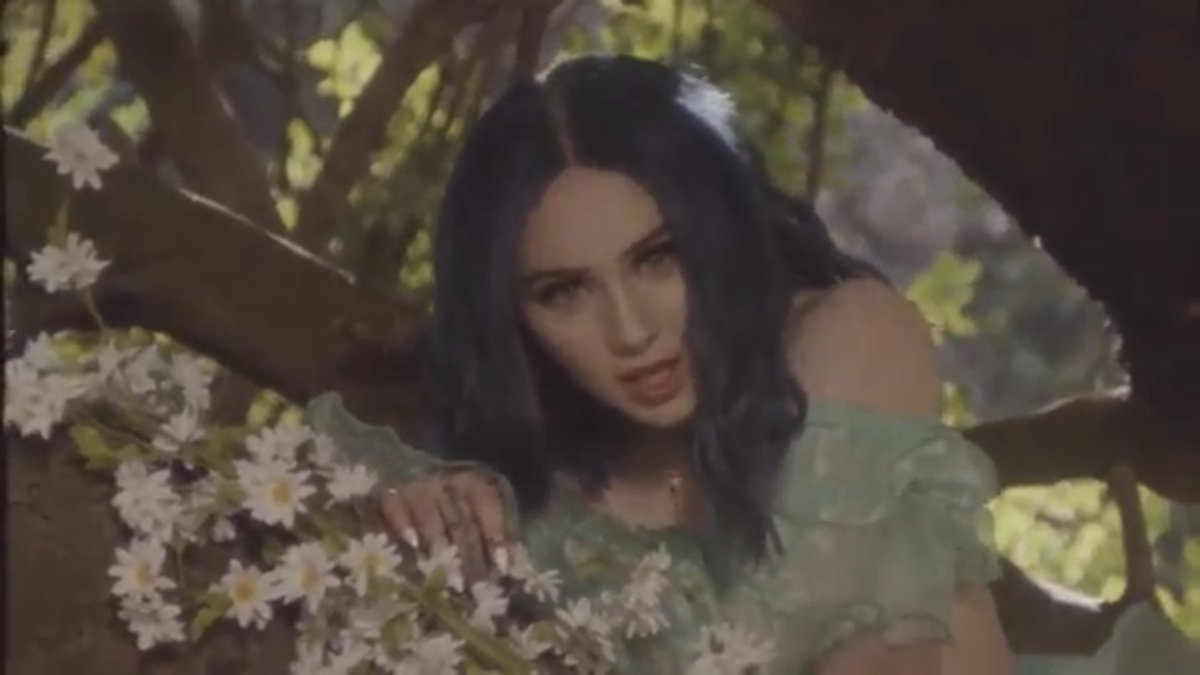 troyefucksivan's tweet image. GUYS THE LOW KEY IN LOVE MV IS OUT RIGHT NOW CHECK IT OUT

its a truly masterpiece, love it mom 💙👼 @JairaBurns 
smarturl.it/lowkeyvideo