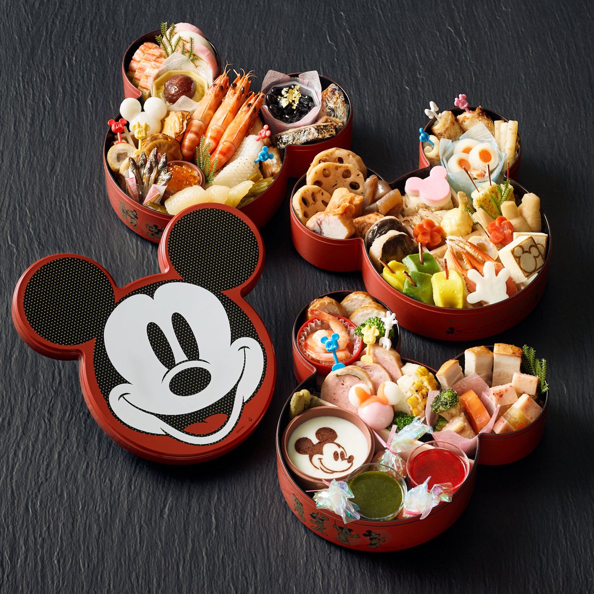 ディズニー公式 新年をディズニーの仲間たちと一緒に迎えよう ミッキーのスクリーンデビュー90周年やチップ デールデザインの おせちなど 迷ってしまいそう ベルメゾン ディズニーおせち 19 T Co Lafo2bo3vn ミッキー90 T Co