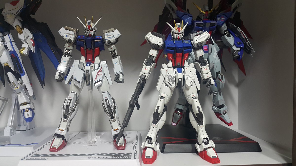 메탈빌드 스트라이크 건담 MG 스트라이크 건담 도색+데칼작 서로 비교