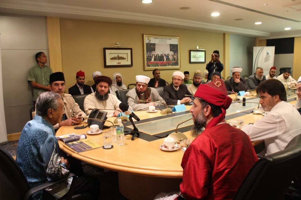 WorldSyahadah's tweet image. Throwback with Tun Dr Mahathir Mohamad at Yayasan Kepimpinan Perdana on July 2017

Tun Dr Mahathir give pledge of support to spread the knowledge of Syahadah worldwide

#ISC2017
#WSC

instagram.com/p/BnAvZJzgJ00/