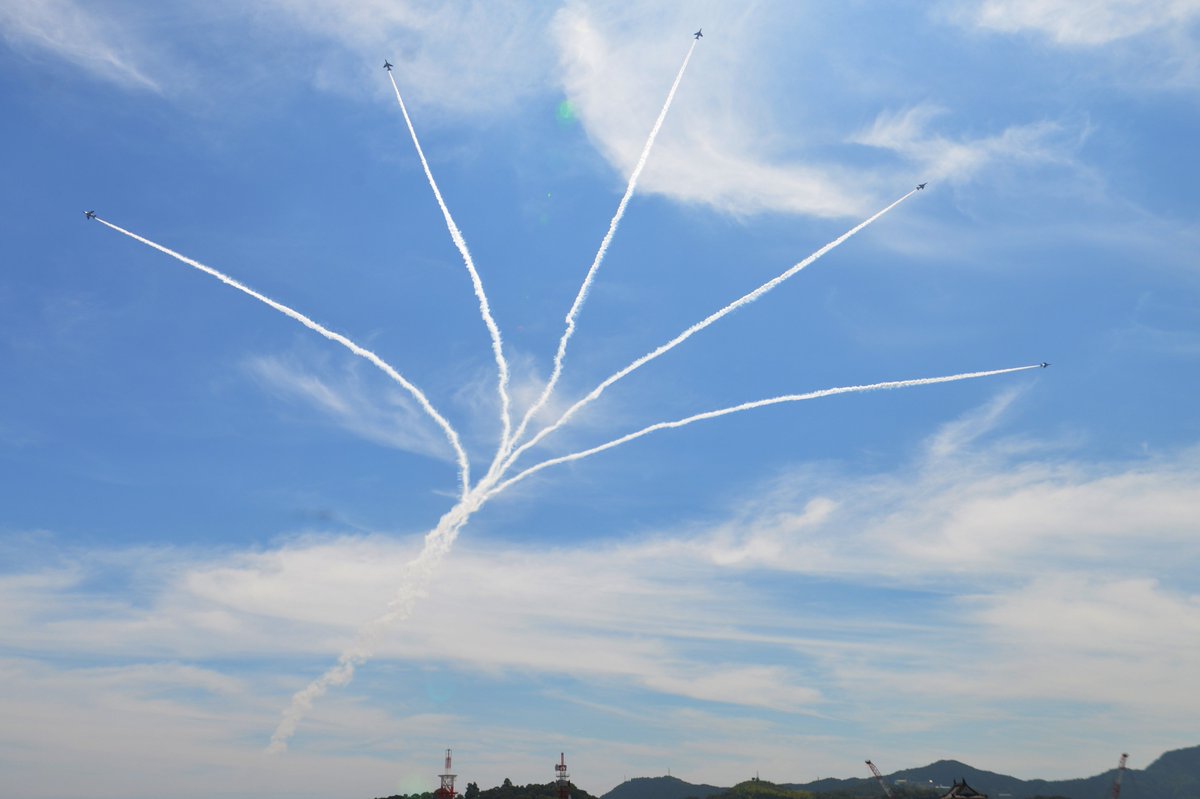 防衛省 航空自衛隊 ９月２日 日 南紀白浜空港開港５０周年記念において ブルーインパルス が展示飛行を予定しています 当日は １０時４５分から約２０分間 白良浜 和歌山県西牟婁郡白浜町 周辺上空を飛行する予定です 航空自衛隊 空自 Jasdf