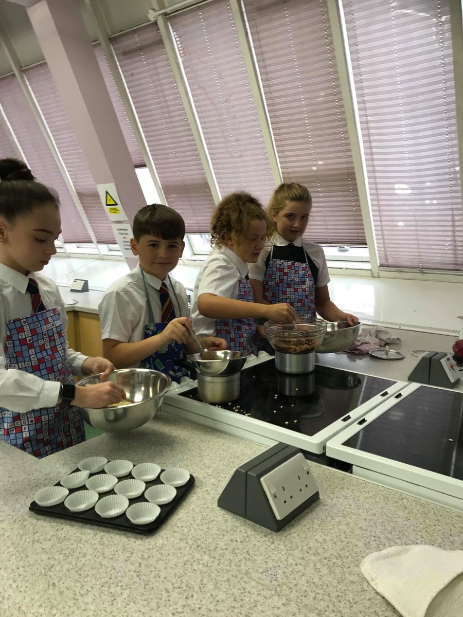 S1cn_hs's tweet photo. S1 Home Economics: Photos of our S1 hard at work baking cakes 🍰 😃 https://t.co/m1y9i8qE85