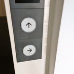 えっ!？クレーンゲームみたいwこのエレベーターどう動くの？