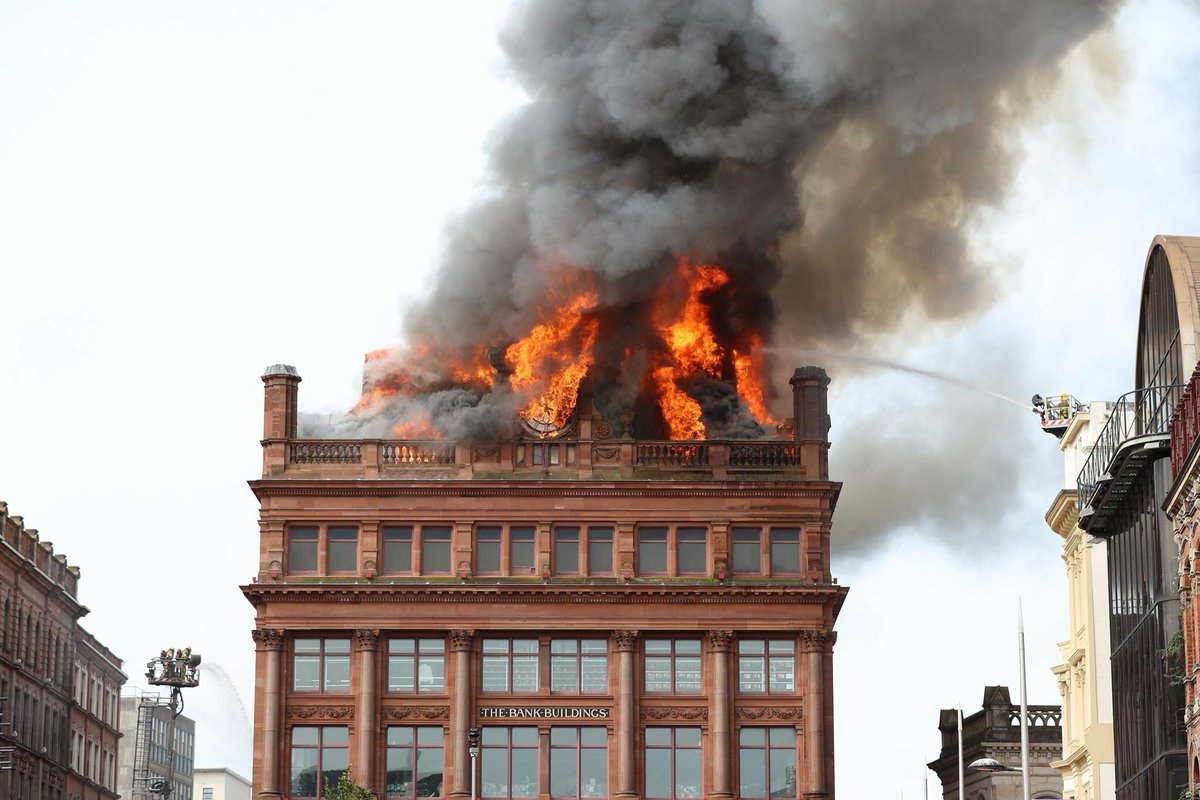 coolfm's tweet photo. Firefighters are battling flames at one of Belfast’s most famous buildings, Primark on Royal Avenue. City Centre is now closed and public are advised to avoid the area. https://t.co/zaNqvkuv5C