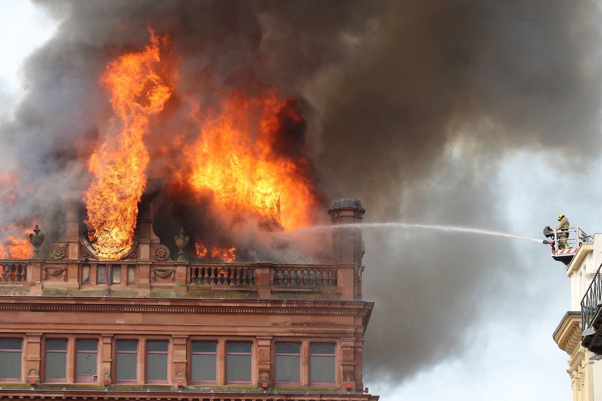 coolfm's tweet photo. Firefighters are battling flames at one of Belfast’s most famous buildings, Primark on Royal Avenue. City Centre is now closed and public are advised to avoid the area. https://t.co/zaNqvkuv5C