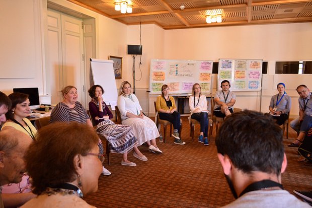 T4C_IofC's tweet photo. Self-understanding at the heart of Non-Violence Communication #training https://t.co/KLPUWuEGv7 #AEUB #CauxForum #NVC @_F_4_F https://t.co/WZ6jr72NSQ
