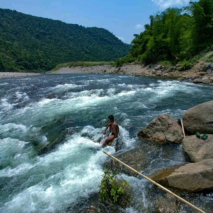IalamG's tweet photo. #Umngot_river #Shnongpdeng_village Strong Current.. https://t.co/gfEU08DWX5