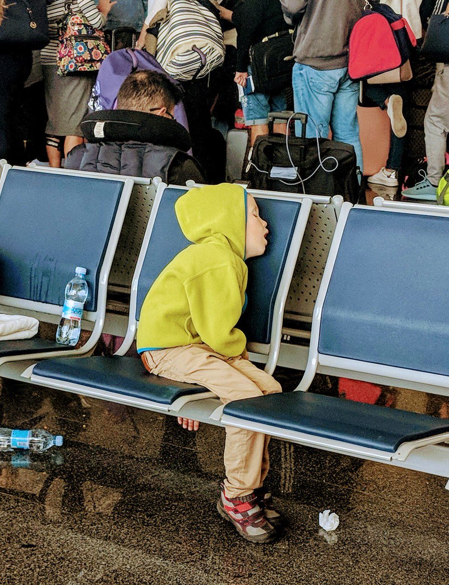 TiTeL_Y's tweet photo. @fly_uia #UIAisOverparty #uiasucks this is what over four hours of waiting to board a plain looks like. The countdown continues... https://t.co/3O8RnsW3OQ
