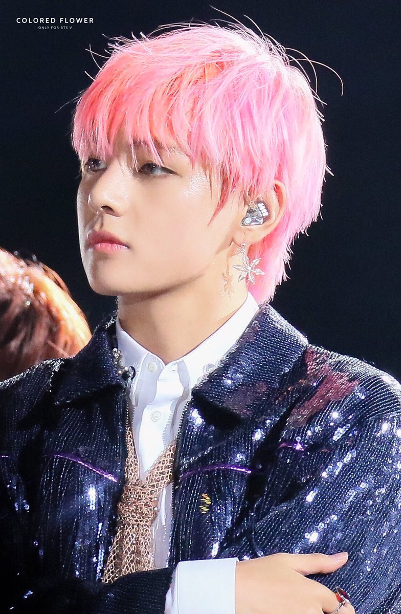 180825  LOVE YOUR SELF 
#뷔 #태형 #bts⁠ ⁠
<a href="/BTS_twt/">방탄소년단</a>