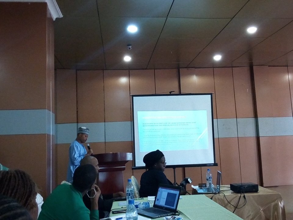 EnoInyangLive's tweet image. A few of the speakers at the Stakeholders Engagement on the Development and Implementation of an Effective Fiscal Regime in Nigeria&apos;s Artisanal/Small Scale Mining Sector.
 #MiningTransparency
@globalrights
#RMFAC
#MMSD
#NEITI
#MINERSASSOCIATION