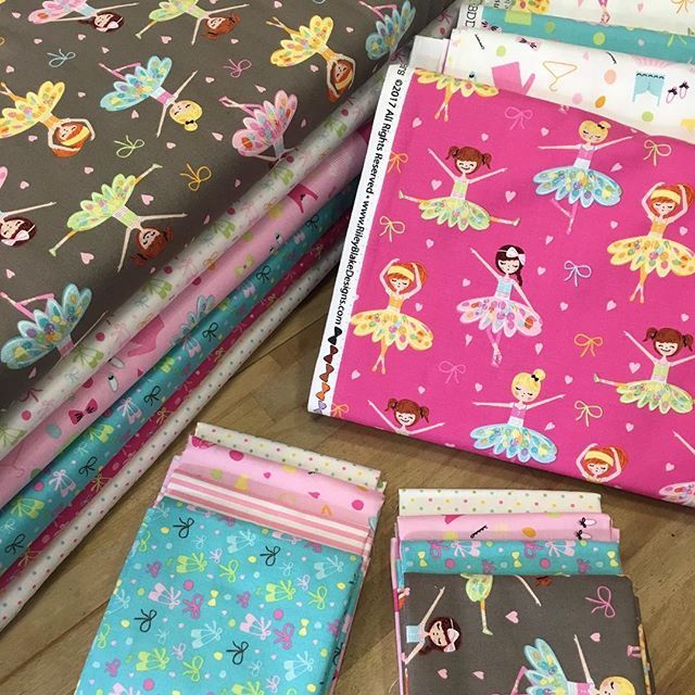 Telasdeluna's tweet photo. De #vueltaalcole ...vamos a #bailar ?🎀📒📒
.
.
#patchworks #fetama #telaschulas #telasbonitas #telasdealgodon #ballet #balletadiction #balletstyle #ballerinasofinstagram #ballerina #quilter #isew #isew #telasinfantiles #telasonline #costuracreativa #quiltismytheraphy #diybolsa… https://t.co/9q31v2kiMY