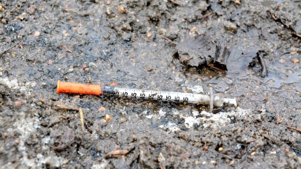 Would you know what to do if you found a needle here in #Niagara ? Learn what to do by clicking the link:   niagararegion.ca/waste/disposal… #OPENNiagara