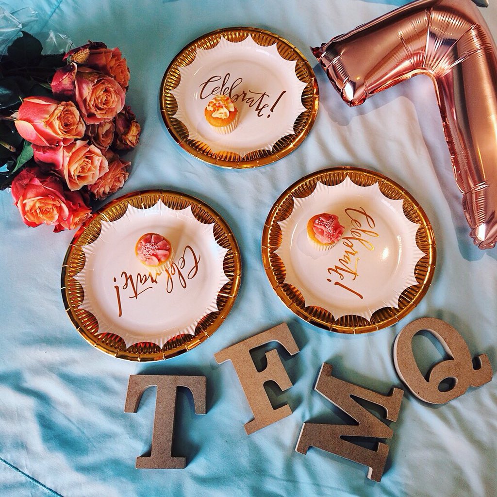 ilawise26's tweet photo. Ever so grateful for each one of you as we officially mark 7 Years of #TFMQ ππΌππΌππΌ :
:
:
P.S Also relieved because I bought those roses on 70% clearance discount π - am I good or what πππ» Well, thatβs what The Fleamarket queen is all about π€.
:
:
:
:
:
:
:
#tfmqturns7 https://t.co/mUazpGQ6qe