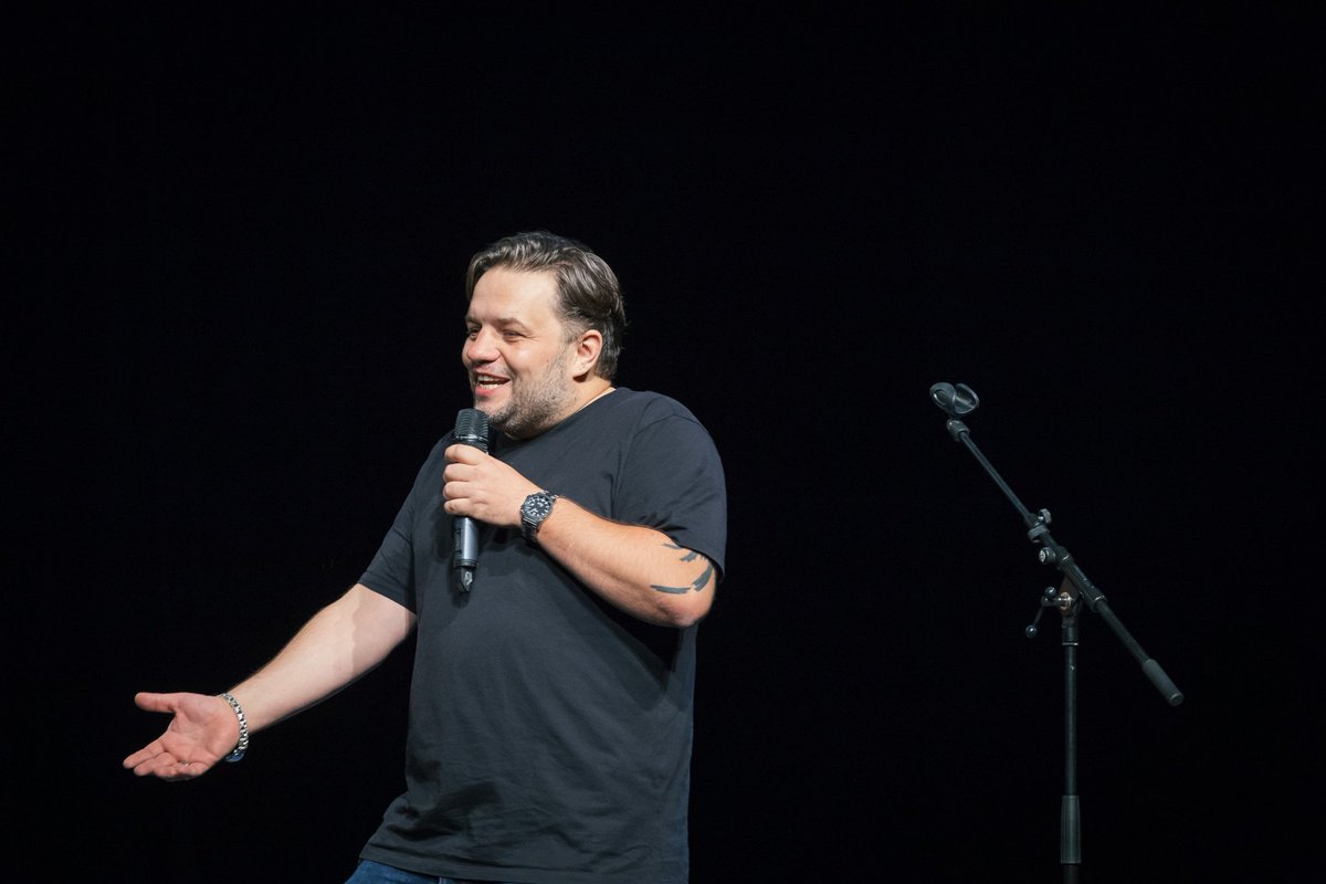 radekvebr's tweet photo. Pondělní stand-up special @cermak ve #studiodva https://t.co/QGxzAU8jus